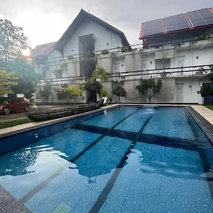 Royal Crown Residency Отель Talawatugoda